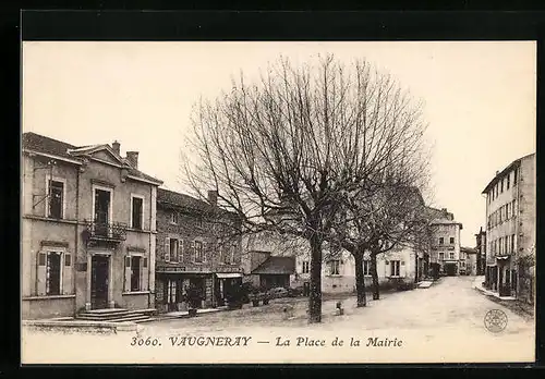 AK Vaugneray, La Place de la Mairie