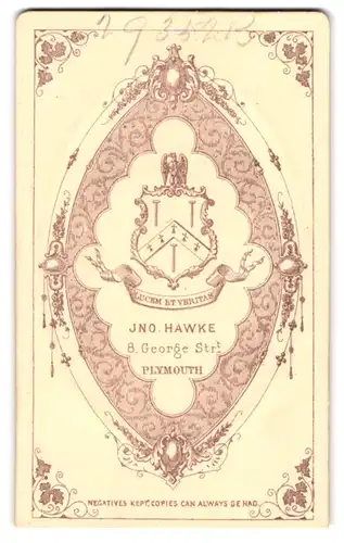 Fotografie Jno. Hawke, Plymouth, Wappen mit Adler und dekor Verzierungen