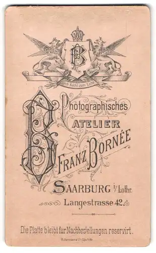 Fotografie Franz Bornee, Saarburg i. Lothr., Langestrasse 42, Wappen mit Greifen und Monogramm des Fotografen