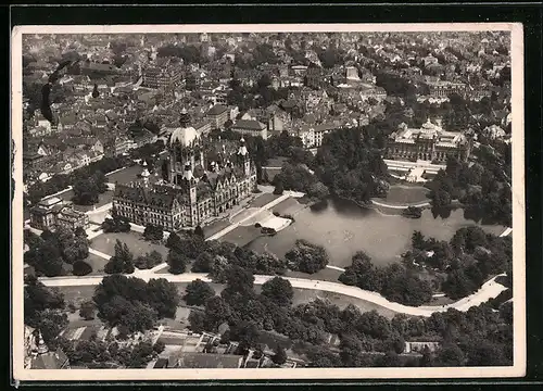 AK Hannover, Blick auf Rathaus und Maschpark vom Flugzeug aus