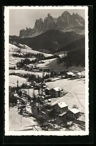 AK S. Maddalena, Ortsansicht aus der Vogelschau im Schnee