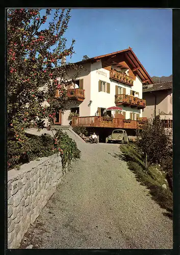 AK Marling b. Meran, Pension Alpenberg mit Einfahrt und Auto