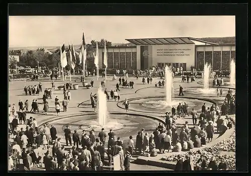 AK Erfurt, Internationale Gartenbauausstellung 1963 - Der grosse Festplatz mit Springbrunnen