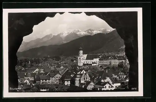 AK Bludenz, Teilansicht mit Kirche durch Tor