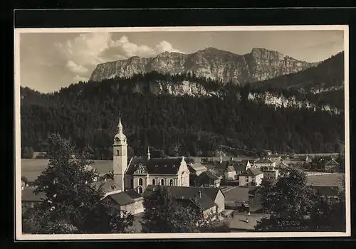 AK Bezau, Teilansicht mit Kirche und Kanisfluh