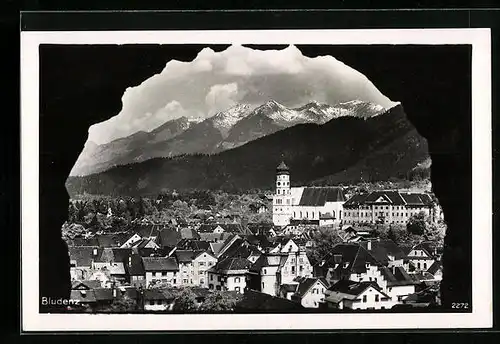 AK Bludenz, Teilansicht mit Kirche durch Tor