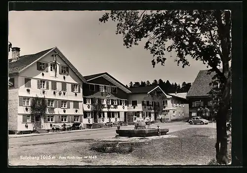 AK Sulzberg, Ortsansicht mit Gasthaus zum Adler und Brunnen