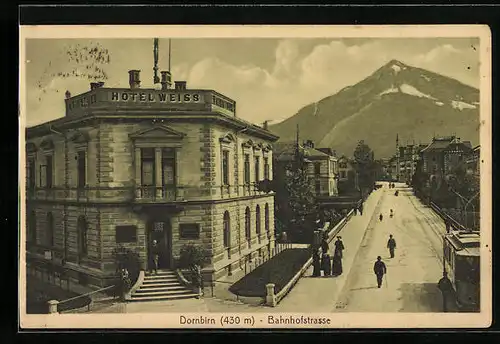 AK Dornbirn, Bahnhofstrasse mit Hotel Weiss und Strassenbahn