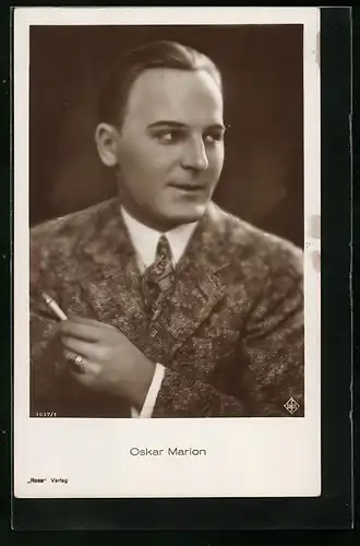 AK Schauspieler Oscar Marion mit Zigarette in der Hand