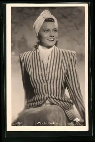 AK Schauspielerin Winnie Markus im gestreiften Blazer