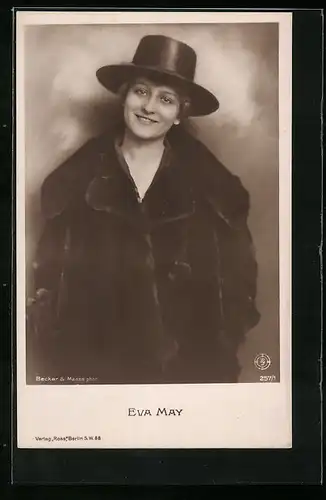 AK Schauspielerin Eva May mit Pelzmantel und Hut