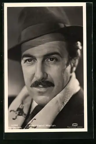 AK Schauspieler Ferdinand Marian mit Hut und Schal