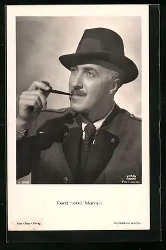 AK Schauspieler Ferdinand Marian mit Pfeife und Hut