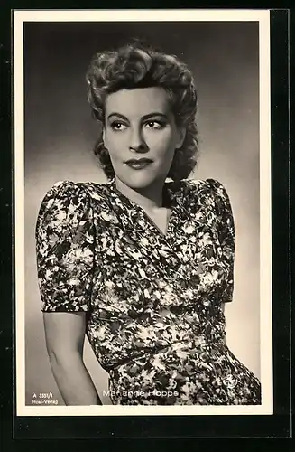 AK Schauspielerin Marianne Hoppe im gemusterten Kleid