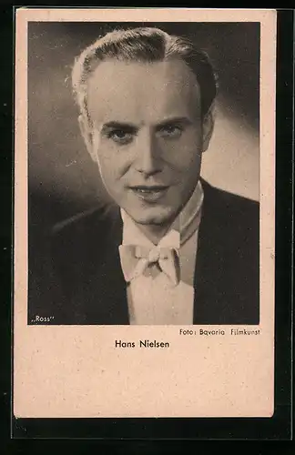 AK Schauspieler Hans Nielsen mit Sakko und Fliege