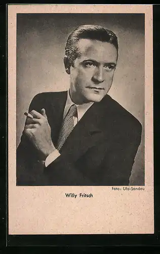 AK Schauspieler Willy Fritsch mit Zigarette