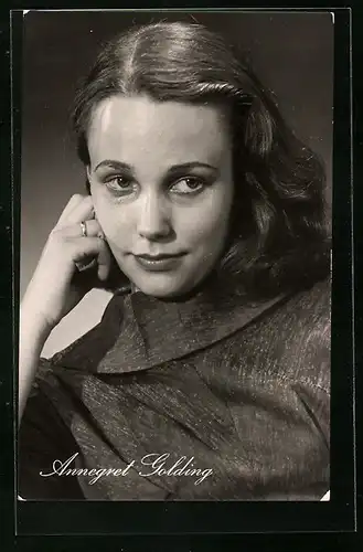 AK Schauspielerin Annegret Golding in nachdenklicher Pose