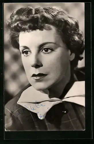 AK Schauspielerin Ursula Burg mit strengem Blick