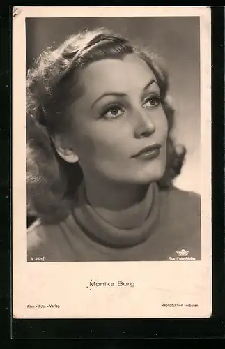 AK Schauspielerin Monika Burg mit aufschauendem Blick