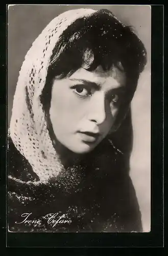 AK Schauspielerin Irene Cefaro mit unsicherem Blick