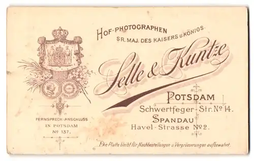 Fotografie Selle & Kuntze, Potsdam, Schwertfeger-Str. 14, königliches Wappen mit Neandertalern und Krone