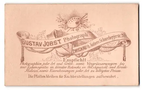Fotografie Gustav Jobst, Zwickau i. Sa., Aüssere Schneebergerstr. 20, Farbpalette mit Pinseln und Banderole