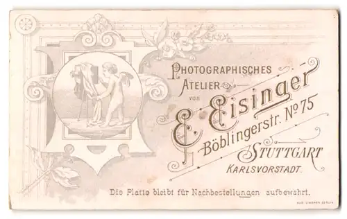 Fotografie E. Eisinger, Stuttgart, Böblingerstr. 75, nackter Engel an einer Plattenkamera im Rahmen