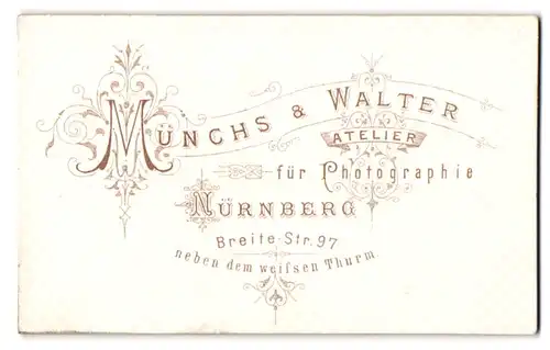Fotografie Münchs & Walter, Nürnberg, Breite-Str. 97, Name des Fotografen mit floraler Verzierung