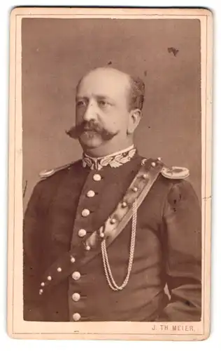 Fotografie J. Th. Meier, Eger, K.u.K. Soldat von Senger in Uniform mit Epauletten und Mustach