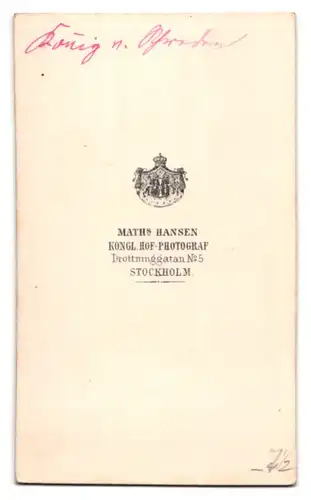 Fotografie Math. Hansen, Stockhol, König Karl XV. von Schweden in Husarenuniform mit Orden
