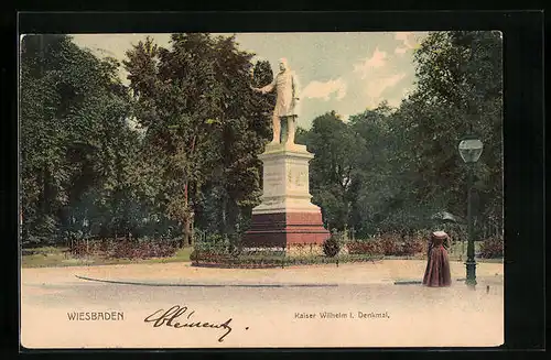 AK Wiesbaden, am Kaiser Wilhelm I. Denkmal