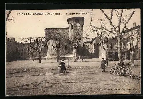 AK Saint-Symphorien-d`Ozon, L`Eglise et la Place