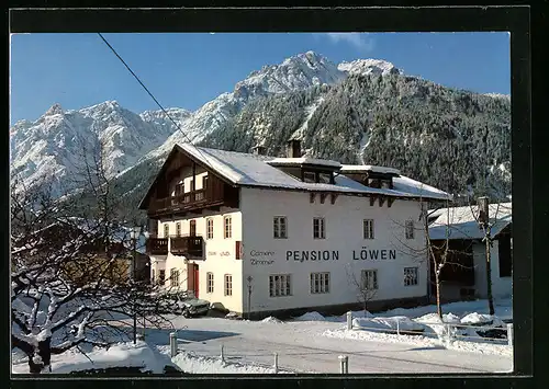 AK Moos in Sexten, Pension Garni Löwen mit Bergkulisse im Winter