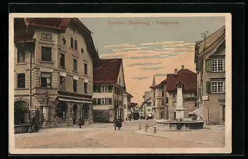 AK Dornbirn, Marktstrasse mit Brunnen und Geschäften