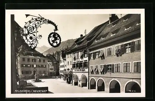 AK Feldkirch-Neustadt, Ortsansicht mit Gasthaus zur Sonne