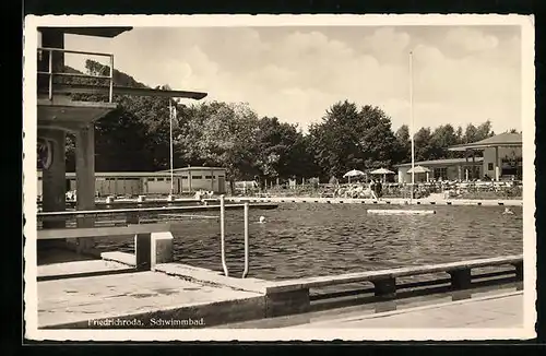 AK Friedrichroda, Schwimmbad mit Badegästen