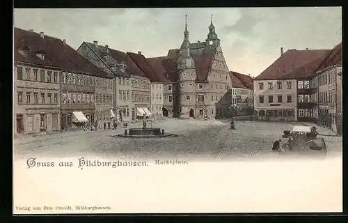 AK Hildburghausen, Marktplatz mit Geschäften und Brunnen