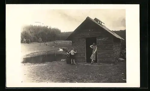 Foto-AK Oberhof /Thür., Unterkunftshütte am Schwimmbad 1931