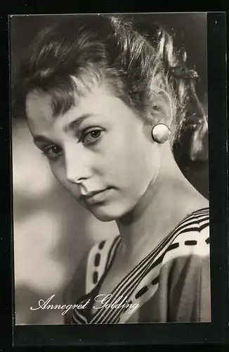 AK Schauspielerin Annegret Golding schaut nachdenklich