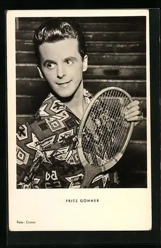 AK Schauspieler Fritz Gonner mit Tennisschläger und buntem Hemd