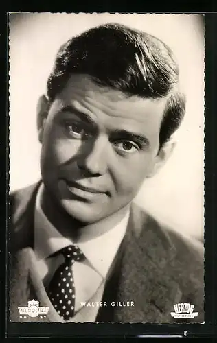 AK Schauspieler Walter Giller mit fragendem Blick