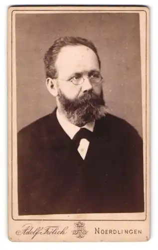Fotografie Adolf Frölich, Nördlingen, eleganter Herr mit Nickelbrille und Vollbart