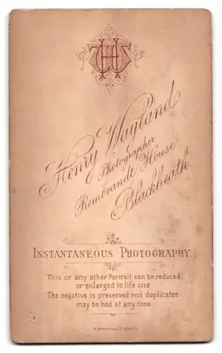 Fotografie Henry Wayland, Blackheath, Rembrandt House, junge Bürgerstochter im Seitenprofil mit Hochsteckfrisur