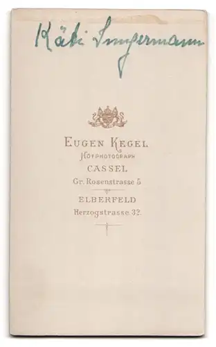 Fotografie Eugen Kegel, Cassel, Gr. Rosenstrasse 5, gutbürgerliches junges Mädchen im eleganten Kleid