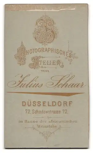 Fotografie Julius Schaar, Düsseldorf, Schadowstrasse 72, alte Dame im eleganten Kleid