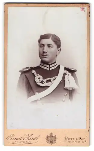 Fotografie Ernst Zink, Potsdam, Ulan in Garde Uniform mit Epauletten und Schützenschnur