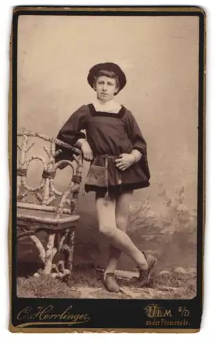 Fotografie C. Herrlinger, Ulm a. D., Erwin von Kaula als Page des 14. Jhrd. zum Ulmer Münster Festspile 1890