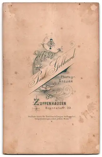 Fotografie Paul Gebhard, Zuffenhausen, Eheleute im schwarzen Hochzeitskleid und im Anzug mit Zylinder
