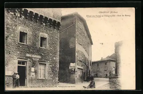 AK Charnay, Hotel des Postes et Telegraphes - Rue du Bourg