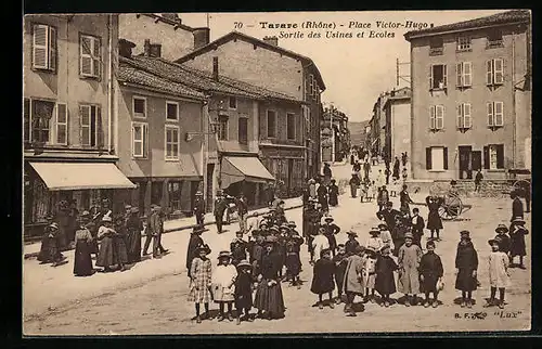 AK Tarare, Place Victor-Hugo, Sortie des Usines et Ecoles